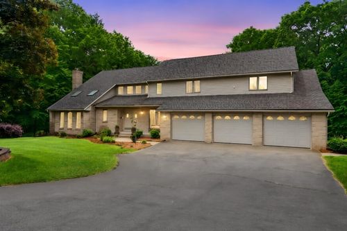 27 Lady Slipper Cir, Westfield, MA, 01085-4581 | Card Image