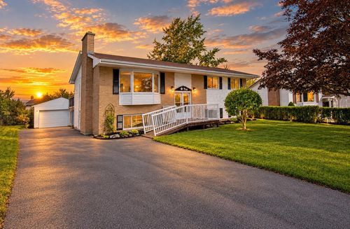 138 Hannebury Dr, House with 5 bedrooms, 2 bathrooms and 3 parking in Dartmouth NS | Card Image