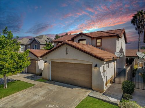 833 Pheasant St, Corona, CA, 92881-3577 | Card Image
