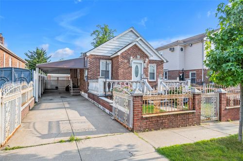 17446 Gladwin Ave, Fresh Meadows, NY, 11365-1128 | Card Image