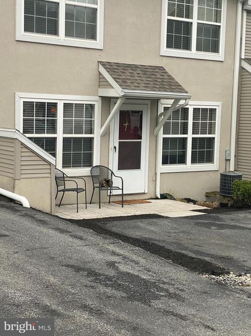 76 Courtyard Dr, Carlisle, PA, 17013-4906 | Card Image