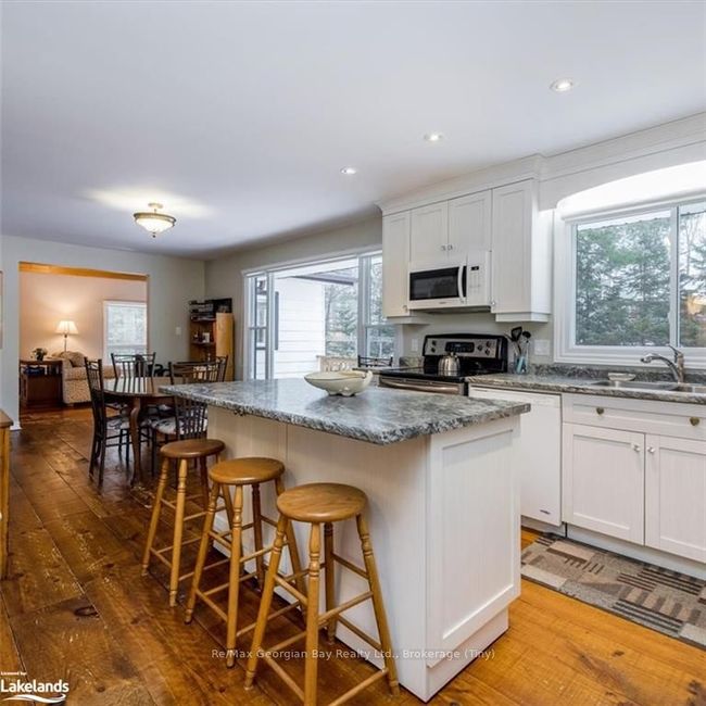 43 Pinecone Ave, House other with 3 bedrooms, 1 bathrooms and 1 parking in Tiny ON | Image 8