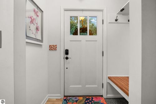 814 Locust St, Traverse City, MI, 49684-4019 | Card Image
