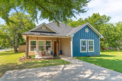 430 E Monterey St, Denison, TX, 75021-6658 | Card Image