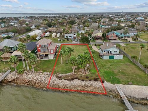 1035 6th St, San Leon, TX, 77539-2765 | Card Image