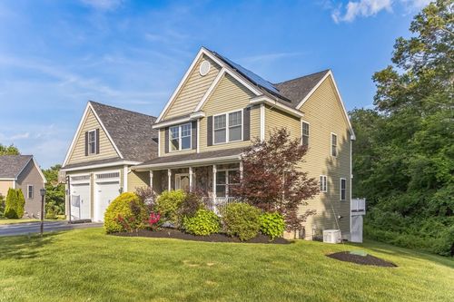 19 Crystal Cir, Tewksbury, MA, 01876-4552 | Card Image