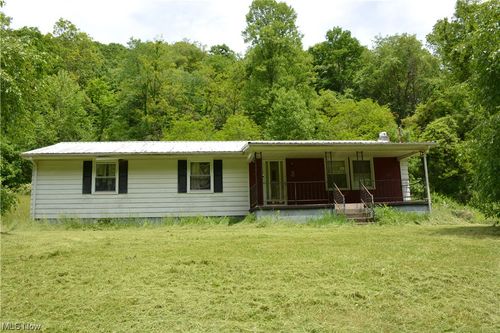 106 Spruce Ln, New Martinsville, WV, 26155-1122 | Card Image