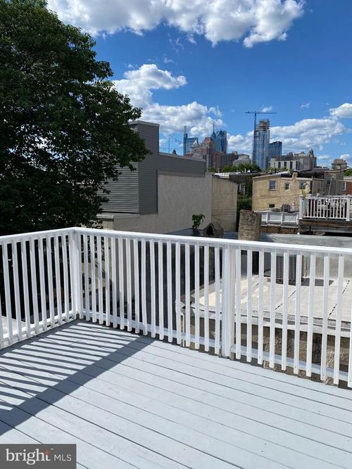 922 S 12th St, PHILADELPHIA, PA, 19147-3634 | Card Image