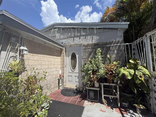 1535 Ne 171st St, North Miami Beach, FL, 33162-2917 | Card Image