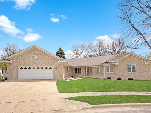 103 Whitney Cir, Marshall, MN, 56258-1482 | Card Image