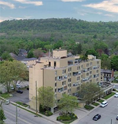 209 - 10 John St, House attached with 2 bedrooms, 1 bathrooms and 1 parking in Dundas ON | Image 2