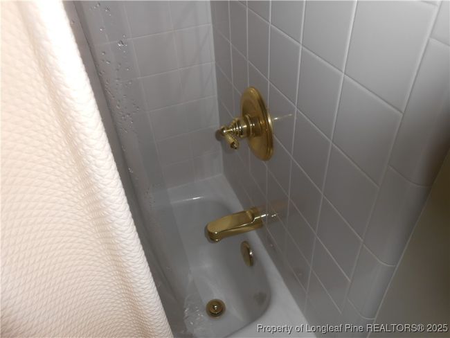 Primary Tub/Shower | Image 36
