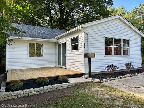619 Elizabeth St, Milford, MI, 48381-1791 | Card Image