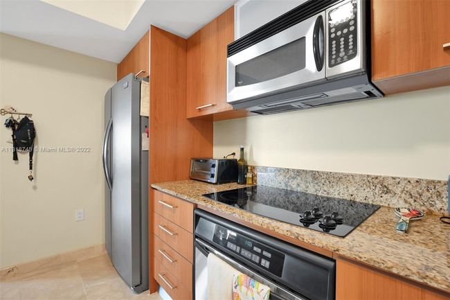 APT-2109 - 9055 Sw 73 Rd Ct, Condo with 3 bedrooms, 2 bathrooms and null parking in Pinecrest FL | Image 12