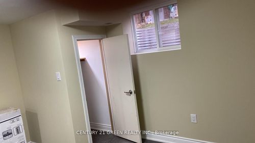 lower-25 Thornridge Cres, Kitchener, ON, N2M4V9 | Card Image