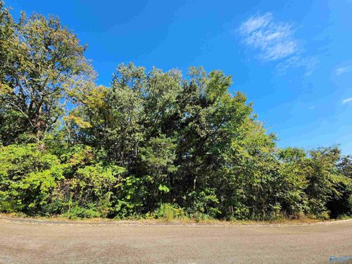 129 Season Ln, Huntsville, AL, 35811-9475 | Card Image