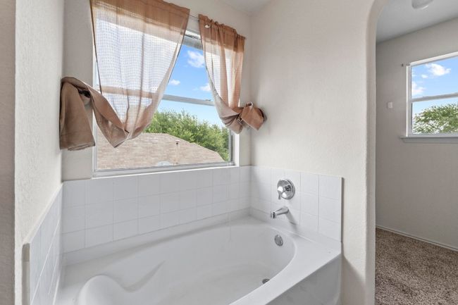 The soaking tub is sun-lit and is the perfect place to relax after a busy day. | Image 19