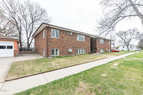 d-1405 E Avenue B, Bismarck, ND, 58501-4325 | Card Image