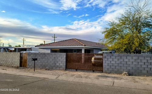 2718 W Carnauba Street, Tucson, AZ, 85705 | Card Image