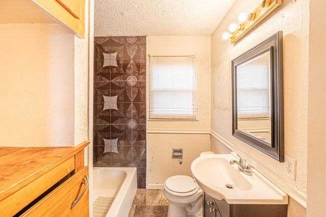 1204 Tinker St, House other with 3 bedrooms, 2 bathrooms and 2 parking in Seagraves TX | Image 13