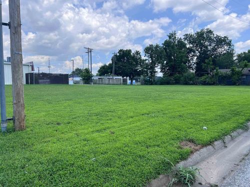 1422 N 1st St, Arkansas City, KS, 67005-1506 | Card Image