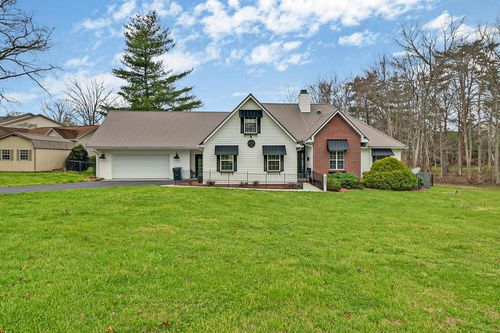 9521 Cherokee Trl, Crossville, TN, 38572-8303 | Card Image