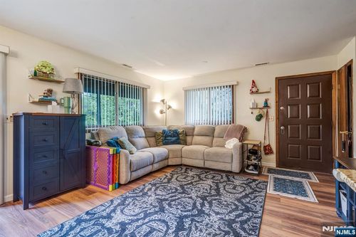 3 Beaver Creek, Vernon, NJ, 07462 | Card Image