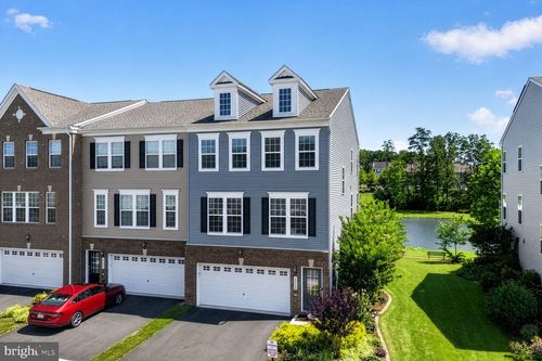8962 Englewood Farms Dr, MANASSAS, VA, 20112-5874 | Card Image