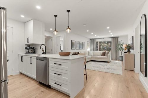 211-2581 Langdon St, Abbotsford, BC, V2T7A3 | Card Image