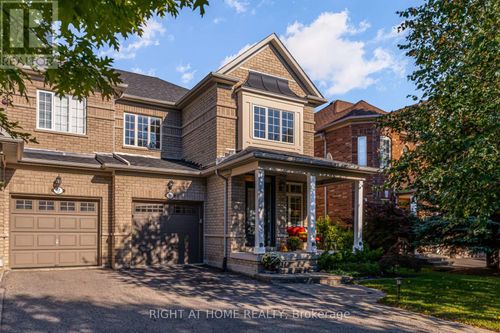 94 Limeridge St, Aurora, ON, L4G7S2 | Card Image