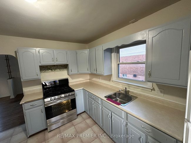 24 Simonton Dr, House other with 3 bedrooms, 1 bathrooms and 3 parking in Chatham ON | Image 8