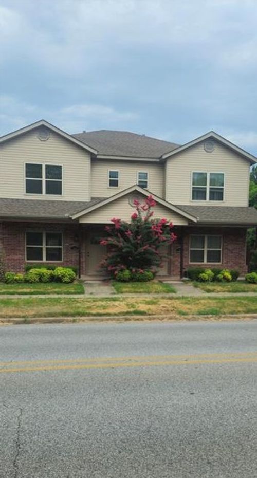 1538 N Leverett Ave, Fayetteville, AR, 72703-6026 | Card Image