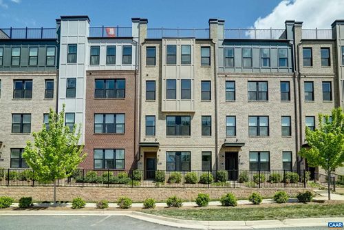 a-915 Salamander St, CHARLOTTESVILLE, VA, 22911-8215 | Card Image