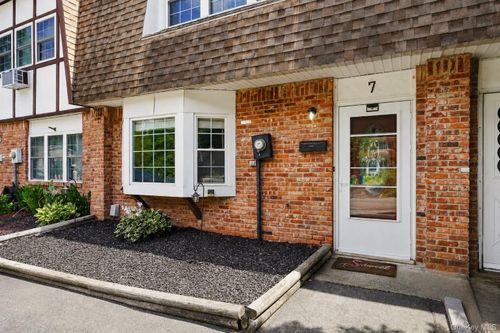 7 Roundtree Ct, Beacon, NY, 12508-2117 | Card Image