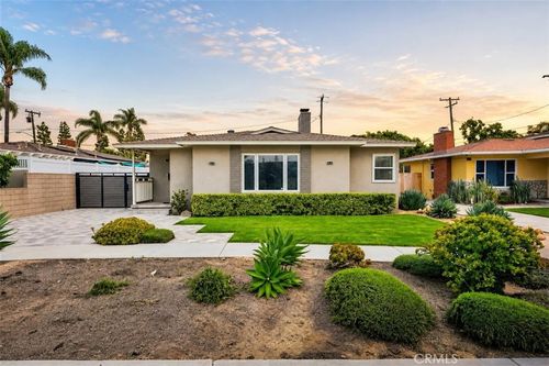 2215 N Spurgeon St, Santa Ana, CA, 92706-2962 | Card Image