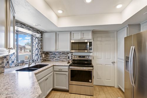 905 E Bluefield Ave, Phoenix, AZ, 85022-6076 | Card Image