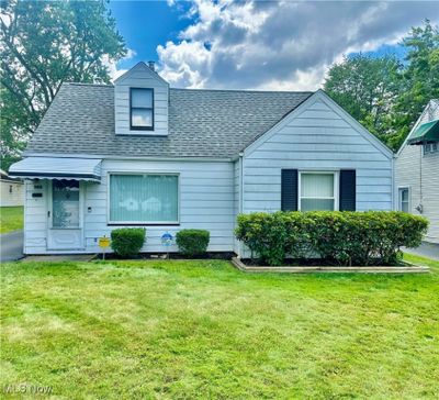 View of front of house featuring a front yard | Image 1