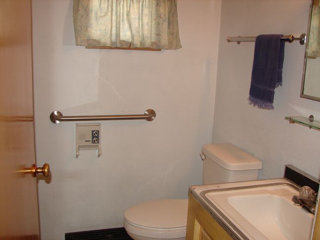 Off kitchen | Image 19