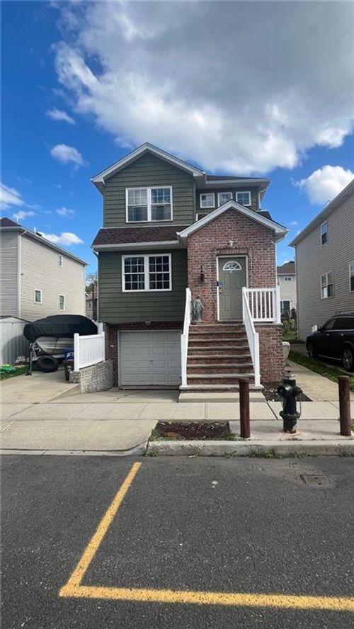 18 Edgeview Lane, Staten Island, NY, 10302 | Card Image