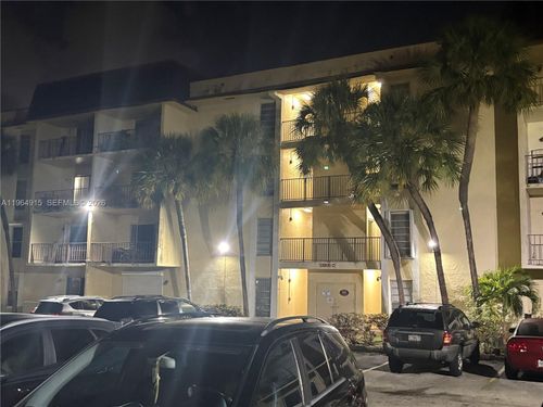 c306-11905 Ne 2nd Ave, North Miami, FL, 33161-6172 | Card Image