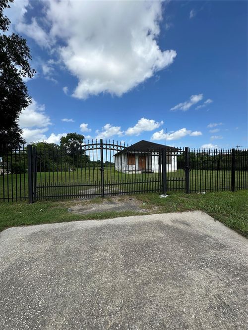 10809 Telephone Rd, Houston, TX, 77075-4517 | Card Image