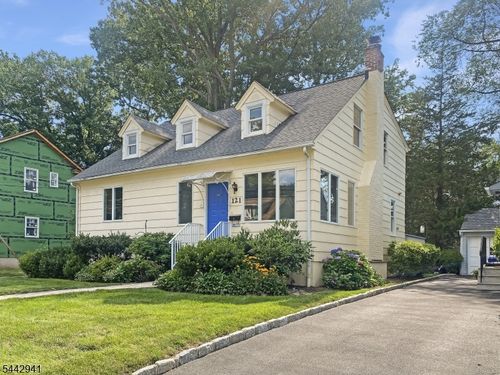 121 Columbia Ave, Cranford, NJ, 07016-2031 | Card Image