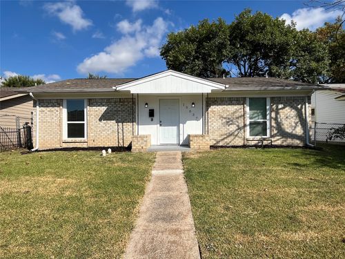 10037 Hymie Cir, Dallas, TX, 75217-2842 | Card Image