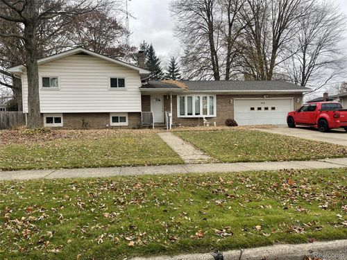 980 Indiana Ave, Marysville, MI, 48040-1526 | Card Image