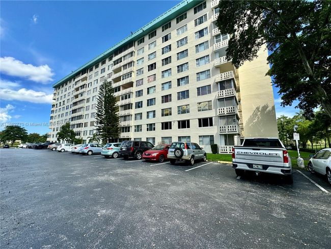 APT-506 - 4330 Hillcrest Dr, Condo with 1 bedrooms, 2 bathrooms and null parking in Hollywood FL | Image 22