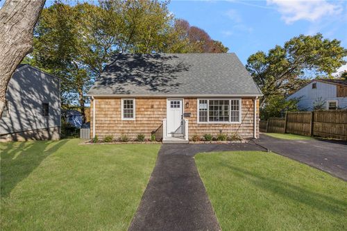 16 Triton Dr, Saunderstown, RI, 02874-2720 | Card Image