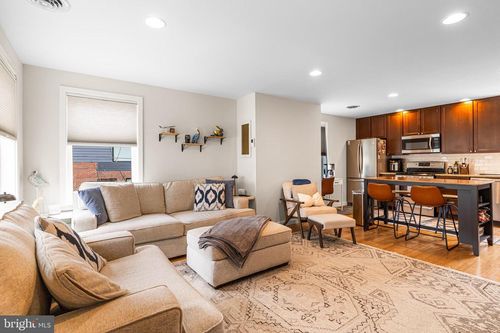 924 N 27th St, PHILADELPHIA, PA, 19130-1331 | Card Image