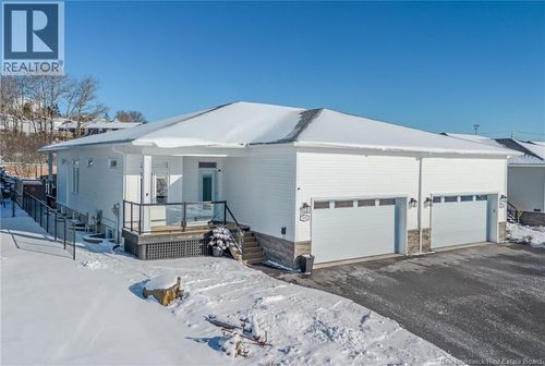 618 Sea St, Saint John, NB, E2M2N4 | Card Image