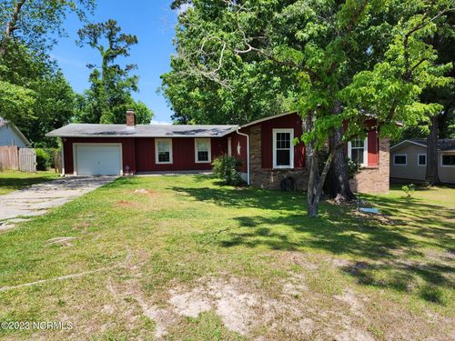 105 Briarwood Ct, Jacksonville, NC, 28546-8321 | Card Image