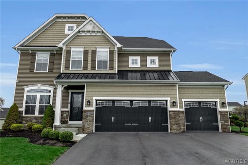 684 Pleasant View Dr, Lancaster, NY, 14086-1562 | Card Image